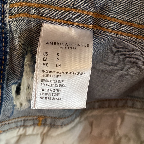 American Eagle destroyed jean jacket - Picture 7 of 9